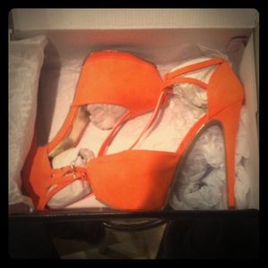 Brand new never worn. JUST FAB "Lillie" shoe.